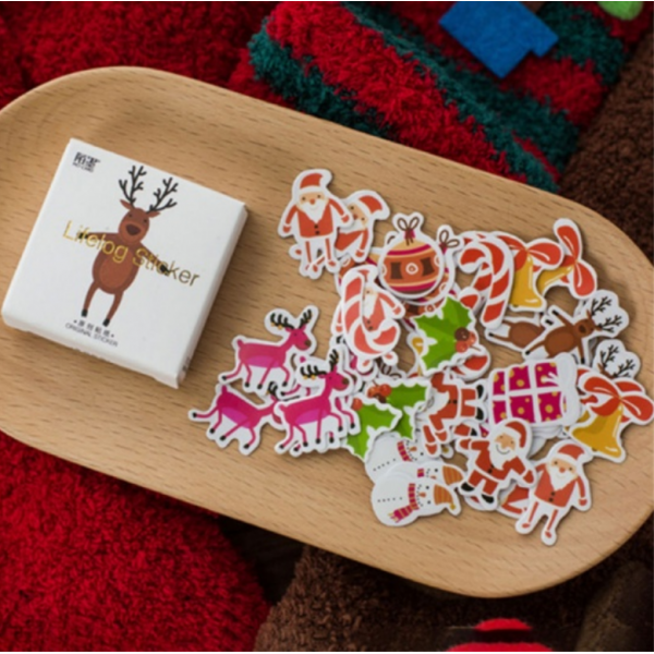 Boite de 4 cm de 50 mini stickers de Noël  pour customisation boite cadeaux et scrapbooking