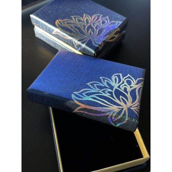 Emballage Cadeau Fleurs de Lotus, Boite à bijoux avec mousse  velours pour Bijoux 6,8 par 9 par 3,3cm
