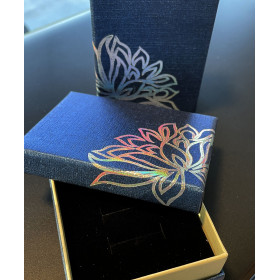 Emballage Cadeau Fleurs de Lotus, Boite à bijoux avec mousse  velours pour Bijoux 6,8 par 9 par 3,3cm