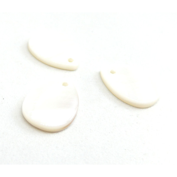Pendentifs Goutte 18mm  Nacre Blanc Crème