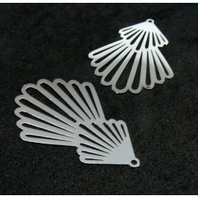 Estampes - pendentif filigrane Art Déco 45 par 30mm - laiton finition Argent Platine