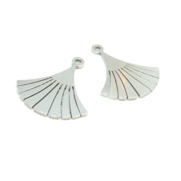 Pendentifs Eventail 23mm en Acier Inoxydable 304  finition Argent  pour création de bijoux raffinés