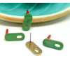 Boucles d’oreilles puce rectangulaires 20 mm – Style émaillé vert – Métal doré