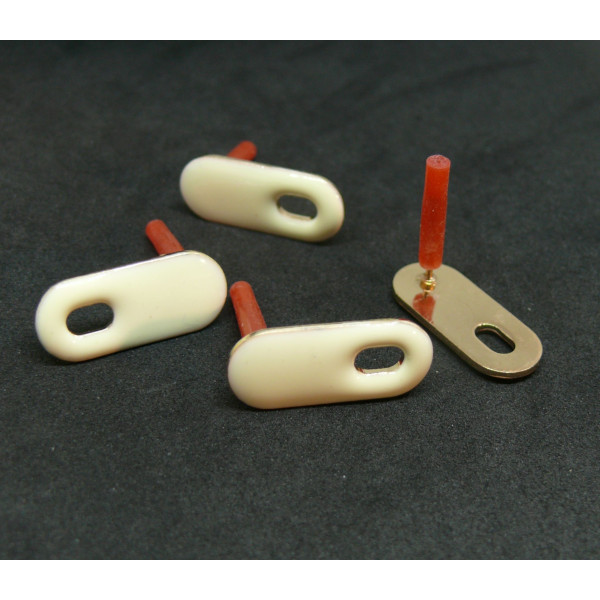Boucles d’Oreilles Puce Style Émaillé Rectangle 20 mm – Couleur Blanc Crème, Métal Finition Doré (Vendu sans Embouts Poussoirs)