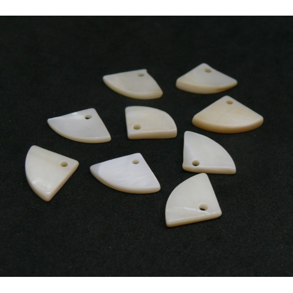 Pendentifs Eventail 14.5mm Nacre Blanc Crème