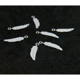Estampes pendentif filigrane petites Plumes 3 par 12 mm Coloris Argent Mat