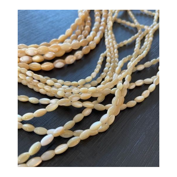 Perles nacre Oblong forme grain de riz  4 par 7 mm coloris Beige Crème