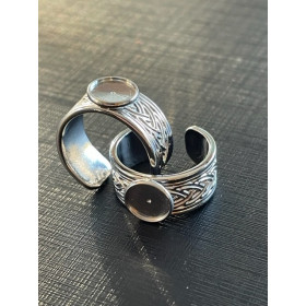 Support de Bague  travaillé pour cabochon 8mm Acier Inoxydable finition Argenté Rhodié