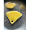 Sequins médaillons émaillés Eventail 13 par 12mm Jaune sur une base en métal doré
