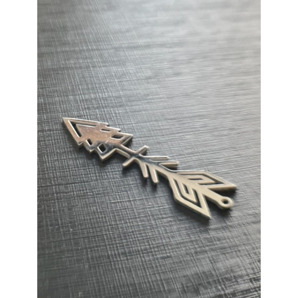 Pendentif  Flèche 34 mm, Acier Inoxydable finition Argent Platine Rhodié