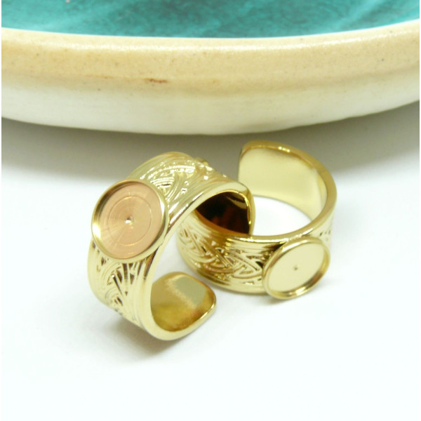 Support de Bague  travaillé pour cabochon 8mm Acier Inoxydable finition Doré