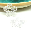 Estampes - pendentif connecteur, filigrane Fleur 34 par 28 mm - cuivre coloris BLANC