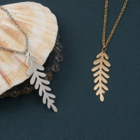 Estampes - pendentif filigrane Feuille 16 par 51mm - métal finition BLANC