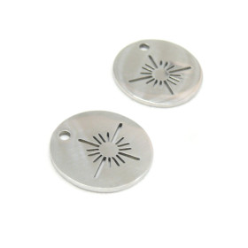 Pendentifs Laser cut Soleil dans médaillon 15.5mm Acier Inoxydable finition Argenté