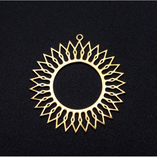 Pendentif  forme Soleil 37mm Acier Inoxydable finition Doré