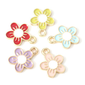 Pendentifs résine style émaillés Fleur, Marguerite 13mm Rose Pale sur une base en métal Doré