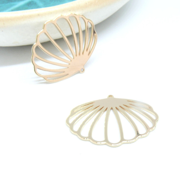 Pendentifs Coquillage 26mm en Laiton finition Doré 18KT