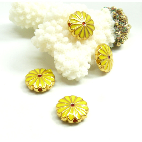 BU11210303164719 – Lot de 2 ou de 4 Perles Intercalaires Marguerite 12mm – Résine Cloisonné Style Émaillé Jaune sur Base Dorée