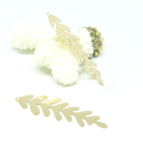 Estampes - pendentif filigrane Feuille 16 par 51mm - métal finition DORE