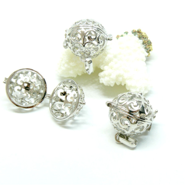 HS751021P – Lot de 1 Pendentif Cage Bola Arabesque pour Perles 16mm – Cuivre Finition Argent Platine