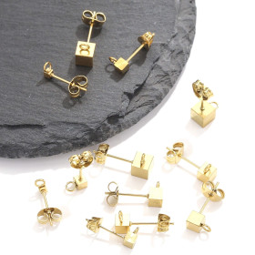 Boucles d'oreille Puce Cube 3mm avec anneau d'accroche en ACIER INOXYDABLE 304 et poussoirs papillons finition Doré