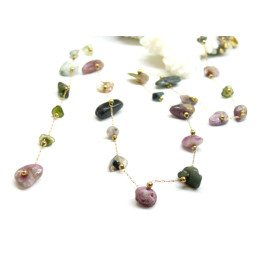 Chaine en Acier Inoxydable 316 Doré finition Ionique et 18KT avec Perles Chips Nuggets en Tourmaline