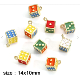 Pendentifs résine style émaillés Dé à jouer 3D 10mm sur une base en métal Doré