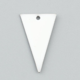 Sequins résine style émaillés Triangle Blanc 22 par 13mm sur une base en métal Argenté