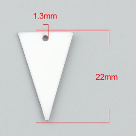 Sequins résine style émaillés Triangle Blanc 22 par 13mm sur une base en métal Argenté