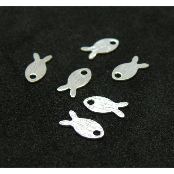 Pendentifs petits POISSON 8 par 4mm métal coloris Argent Vif