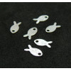 Pendentifs petits POISSON 8 par 4mm métal coloris Argent Vif
