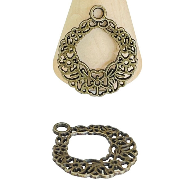 Pendentifs corbeille de fleurs métal couleur Bronze