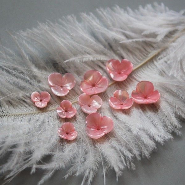 Perles intercalaire 3D forme Fleur Nacre sculptée 12mm en Nacre naturelle finition Rose pastel