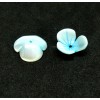Perles intercalaire 3D forme Fleur Nacre sculptée 12mm en Nacre naturelle finition Bleu pastel