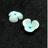 Perles intercalaire 3D forme Fleur Nacre sculptée 12mm en Nacre naturelle finition Vert pastel
