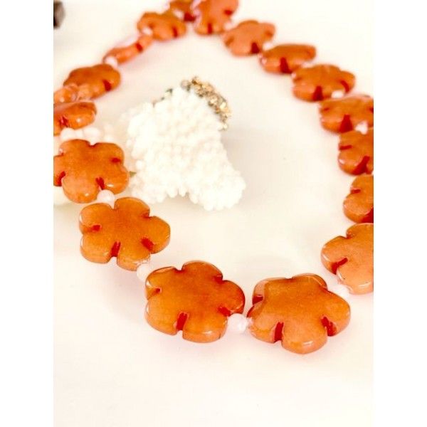 Perles fleurs jade teintée 5 pétales couleur orange 20mm