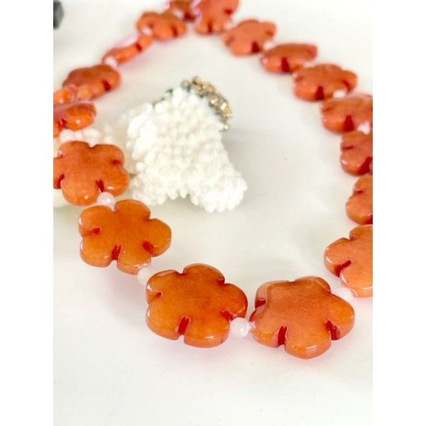 Perles fleurs jade teintée 5 pétales couleur orange 20mm