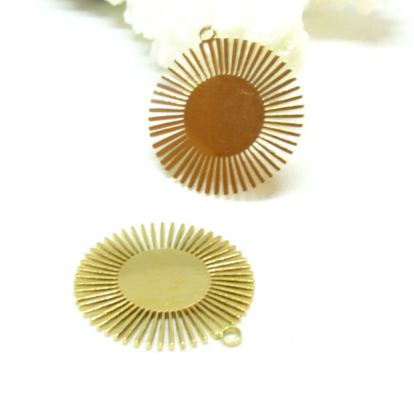 Pendentif Soleil  18mm en Acier Inoxydable Chirurgical 316 placage Ionique finition Doré