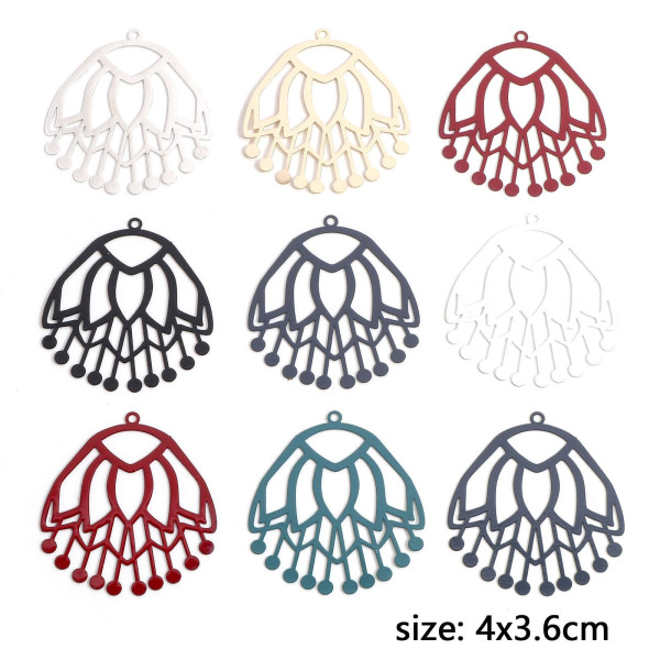 Estampes Pendentifs Fleurs 40 par 36mm métal finition Doré