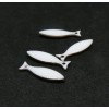Pendentifs Poisson, Sardine 15mm résine émaillé Blanc métal Placage Doré