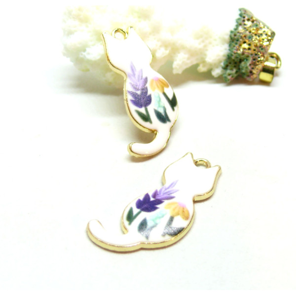 Pendentifs Chats émaillés 30mm Blanc  base doré