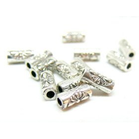 Perles intercalaires Tubes travaillés 8mm métal finition Argent Antique