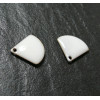 Sequins médaillons émaillés Eventail 13 par 12mm Blanc Crème
