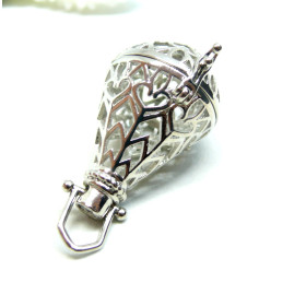 Pendentif Cage Bola type Cone Arasbesque laiton finition Argent Platine pour Perle Bola en 16mm