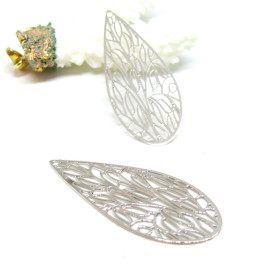 Estampes forme Goutte Travaillée 45 par 17.5mm laiton finition Platinum