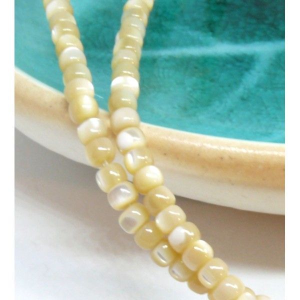 Perles Heishi de nacre véritable Beige Crème Rondelle  4 par 6mm