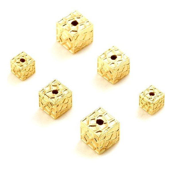 Perles Intercalaires cubes travaillés 8mm en Cuivre finition à l'or fin 18K