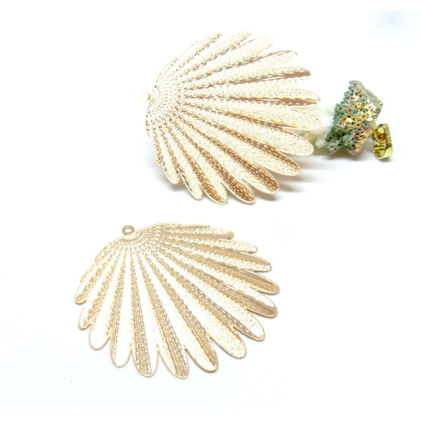 Estampes Pendentifs Eventail Plumes 44mm métal finition Doré
