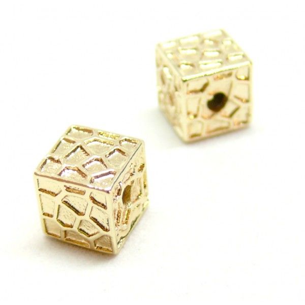 Perles Intercalaires cubes travaillés 6 mm en Cuivre finition Doré 18KT