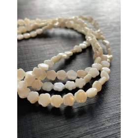 Perles nacre forme Fleur 6 mm coloris Blanc